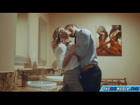 ❤️ Khi một cô gái tóc vàng busty quyến rũ bạn trong một nhà vệ sinh công cộng ️❌ Fucking video tại khiêu dâm% vi.wassell.ru% ﹏